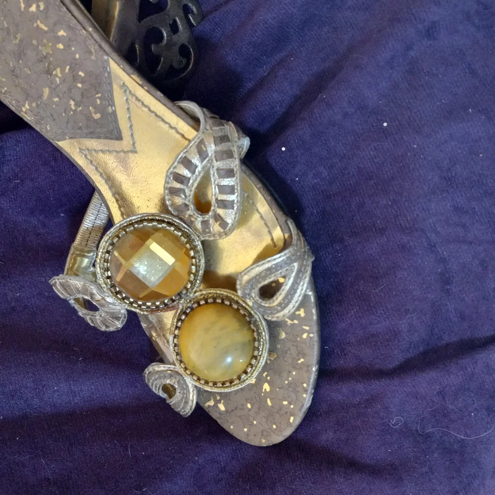Elegant Women's Sandals with Gemstone Accents - Picture 2 of 6